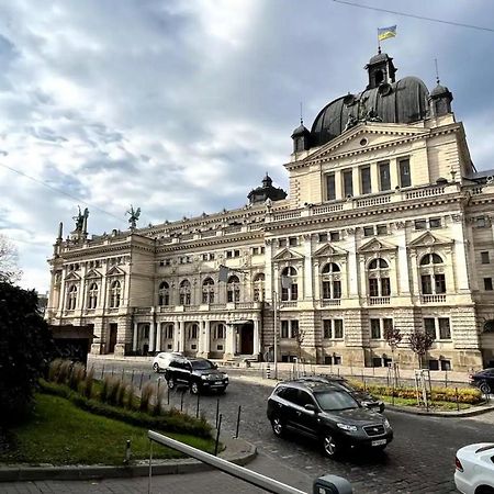 Sweet Home Near Opera House Lviv Ngoại thất bức ảnh