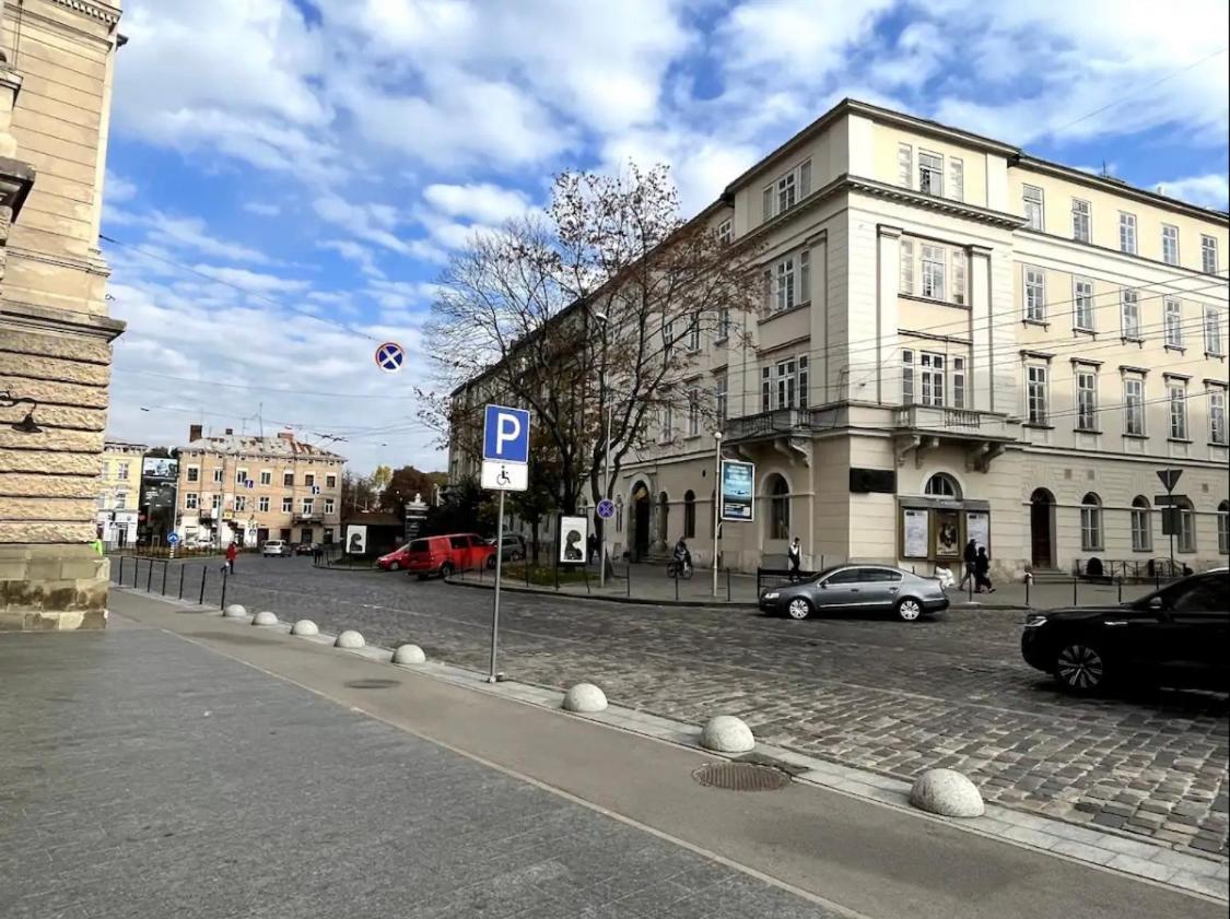 Sweet Home Near Opera House Lviv Ngoại thất bức ảnh