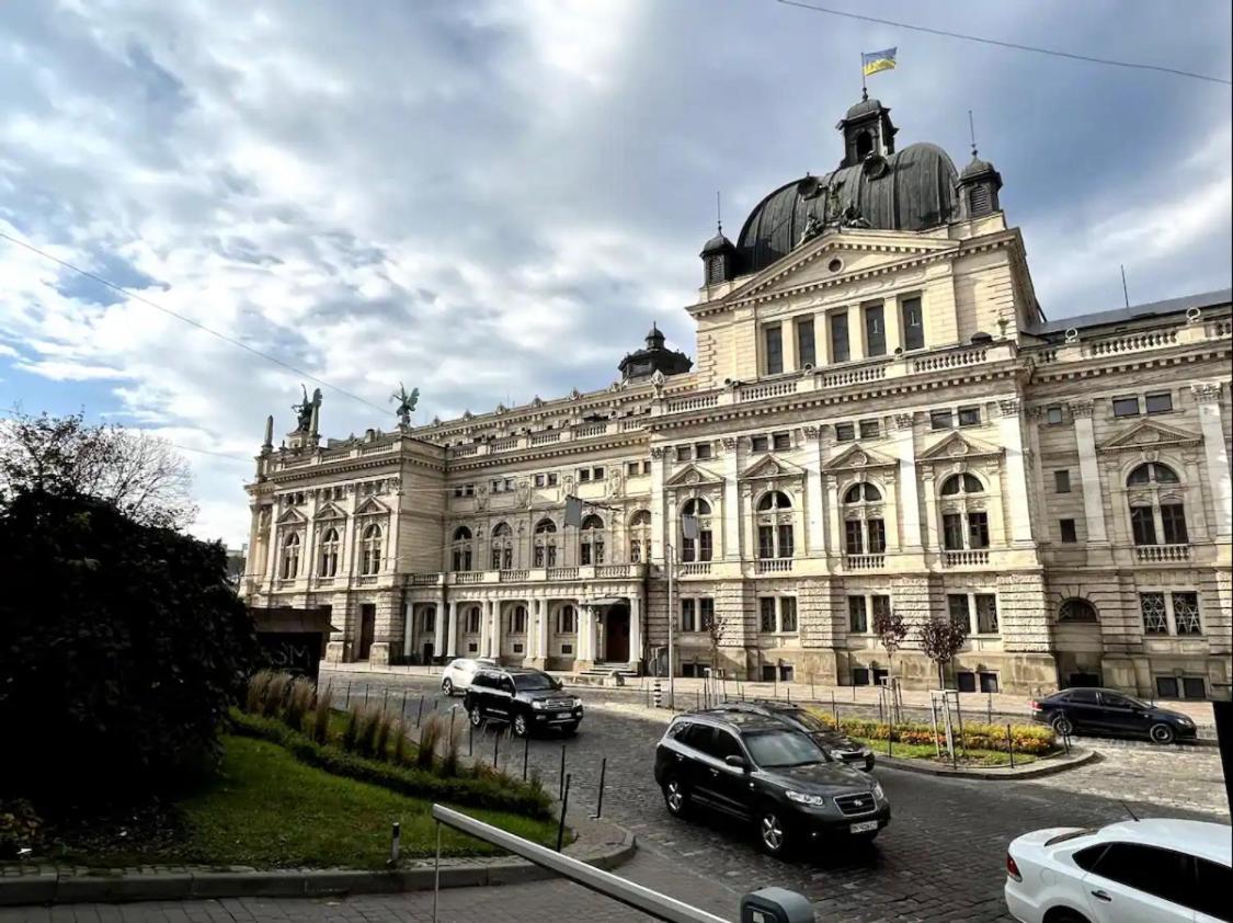 Sweet Home Near Opera House Lviv Ngoại thất bức ảnh